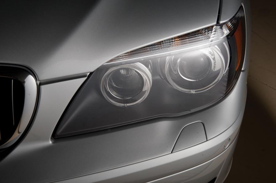  BMW 750i 2008 года  (фото 6 из 10)